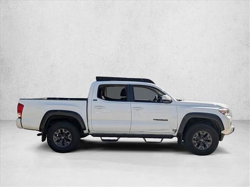 Used 2021 Toyota Tacoma SR5 w/ Trail Edition image 4
