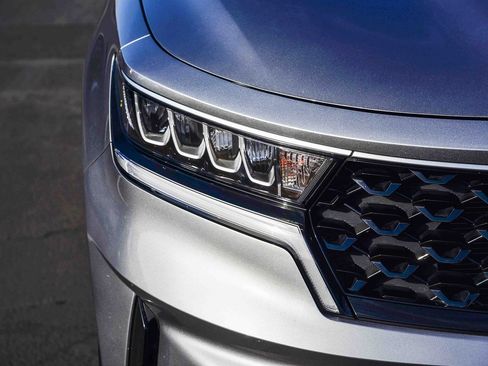 Used 2024 Kia Sorento EX w/ Panoramic Sunroof Package image 11