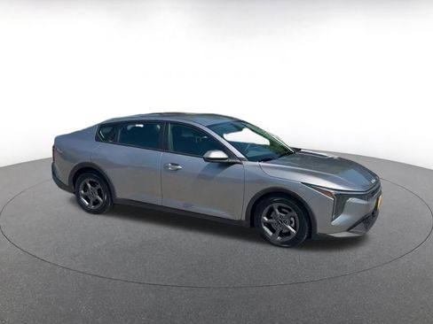 Used 2025 Kia K4 FWD image 2