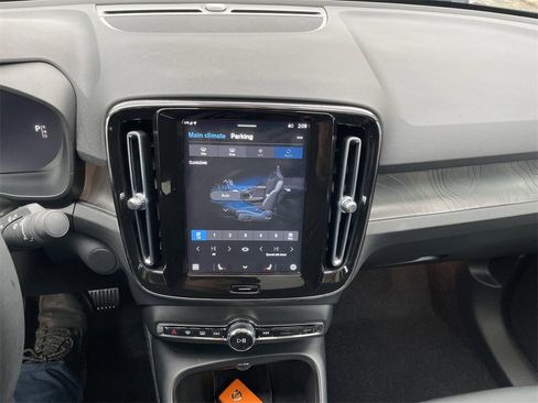 Used 2023 Volvo C40 Recharge Core image 18