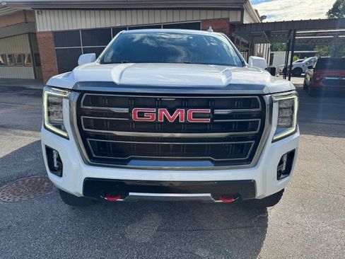 Used 2022 GMC Yukon XL AT4 image 3