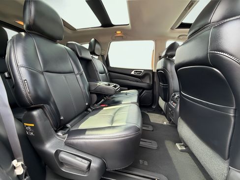 Used 2020 Nissan Pathfinder Platinum FWD image 30