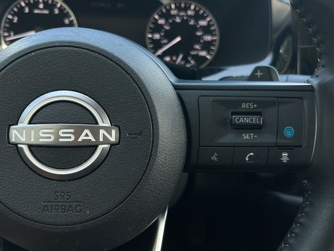 Used 2025 Nissan Pathfinder SV w/ SV Premium Package FWD image 28