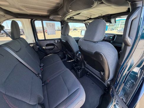 Used 2025 Jeep Wrangler Unlimited Rubicon AWD/4WD image 24