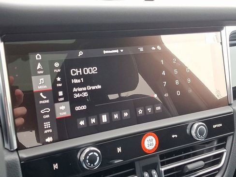 Used 2025 Porsche Macan image 20