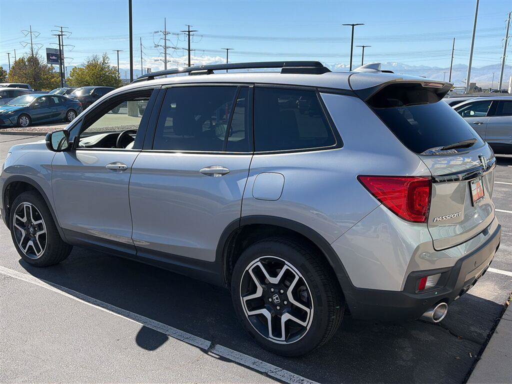 Used 2022 Honda Passport Elite image 2