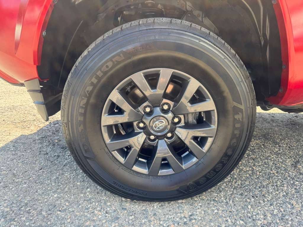 Used 2023 Toyota Tacoma SR5 AWD/4WD image 11