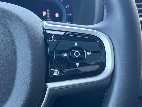 Used 2025 Volvo XC90 B6 Plus image 31