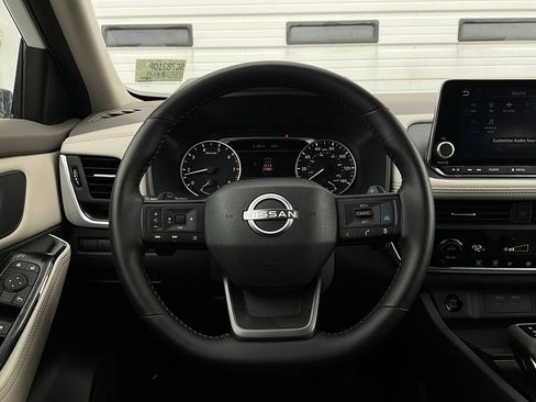 Used 2025 Nissan Rogue SV image 32
