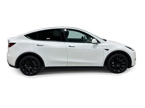 Certified 2023 Tesla Model Y Long Range AWD/4WD image 7