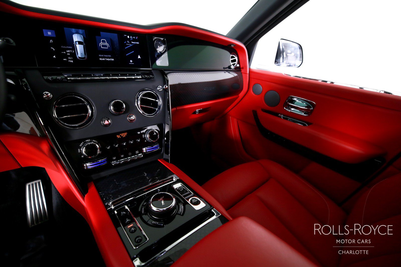 Certified 2025 Rolls-Royce Cullinan Black Badge AWD/4WD image 16