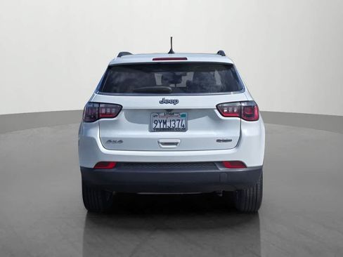 Used 2022 Jeep Compass Latitude w/ Convenience Group AWD/4WD image 5
