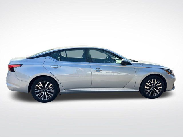 Used 2025 Nissan Altima 2.5 SV FWD image 6