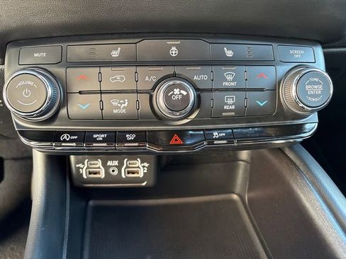 Certified 2024 Dodge Durango SXT image 34