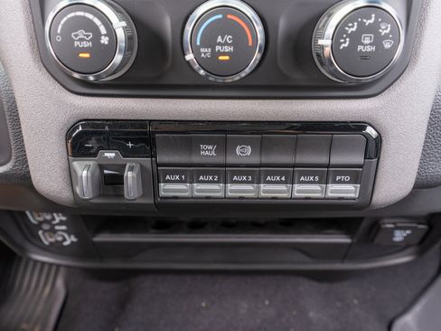 Used 2024 RAM 5500 Tradesman w/ Chrome Appearance Group AWD/4WD image 29