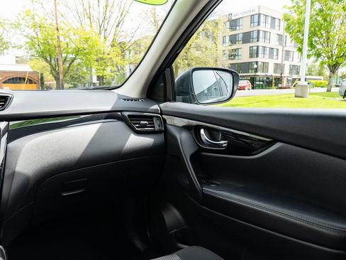 Used 2020 Nissan Rogue Sport SV image 10