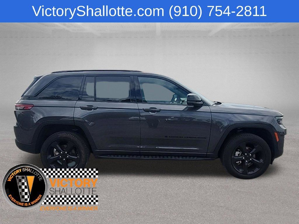 Used 2025 Jeep Grand Cherokee Limited w/ Luxury Tech Group II AWD/4WD image 32