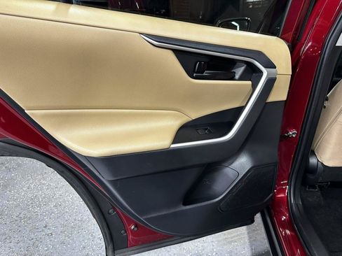 Used 2019 Toyota RAV4 LE FWD image 22