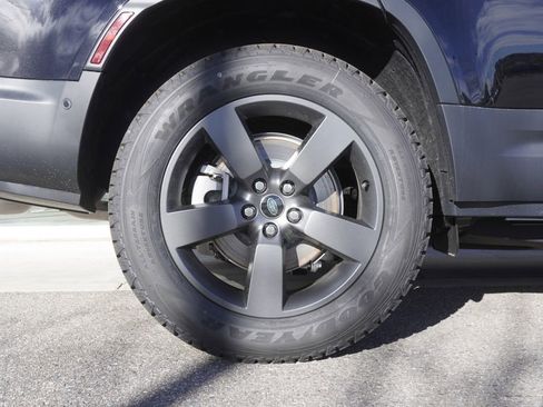 New 2025 Land Rover Defender 130 S image 31