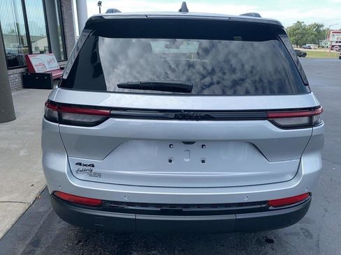 New 2025 Jeep Grand Cherokee Altitude image 15