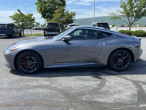 Used 2024 Nissan Z Performance w/ Floor Mat Package RWD image 8