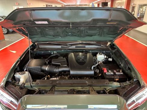 Certified 2022 Toyota Tacoma TRD Off-Road w/ Technology Package AWD/4WD image 26