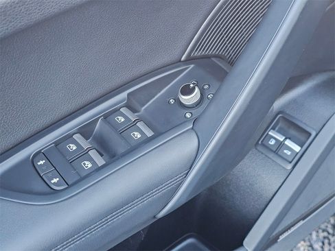 Used 2020 Audi Q5 e Premium Plus image 21