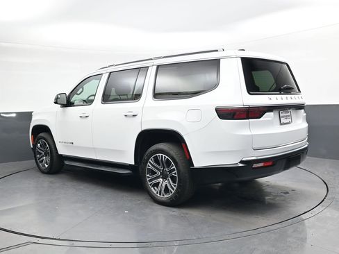 Used 2024 Jeep Wagoneer Series II image 6