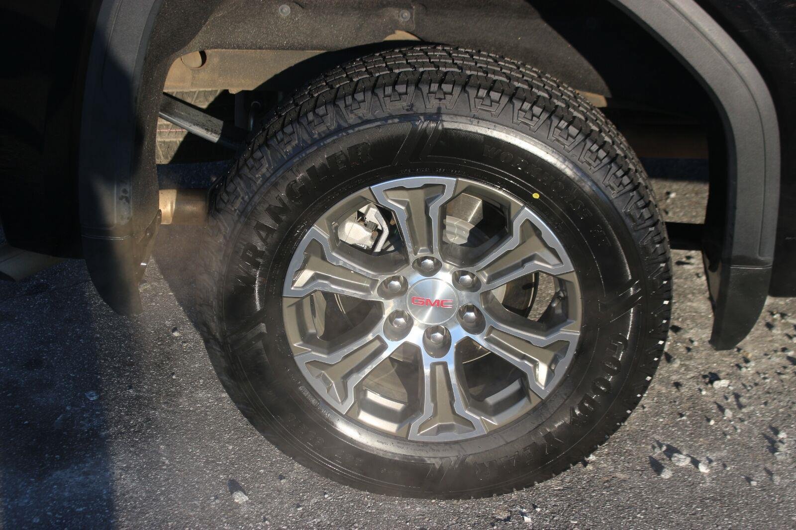 Used 2025 GMC Sierra 1500 SLT AWD/4WD image 35