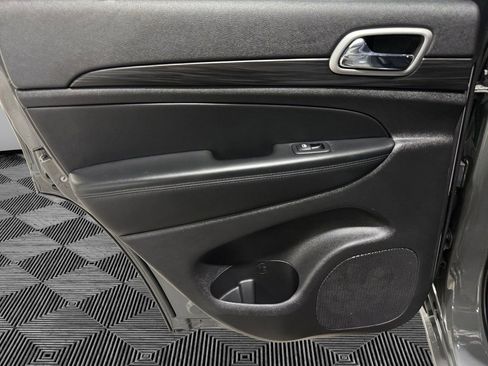 Used 2021 Jeep Grand Cherokee Altitude image 18