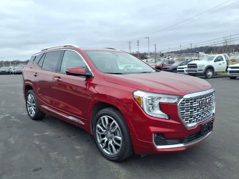 Used 2024 GMC Terrain Denali w/ Denali Premium Package AWD/4WD image 7