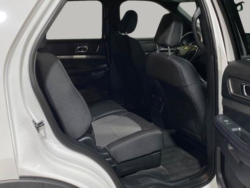 Used 2018 Ford Explorer XLT AWD/4WD image 25