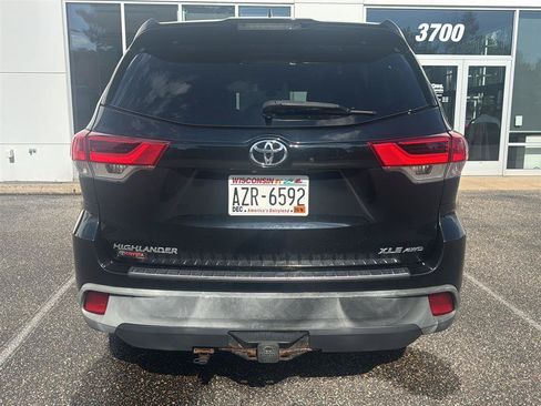 Used 2019 Toyota Highlander XLE AWD/4WD image 6