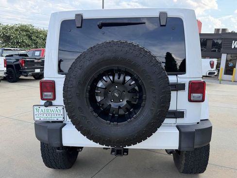 Used 2012 Jeep Wrangler Unlimited Sahara AWD/4WD image 8