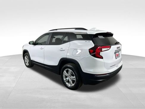 Used 2024 GMC Terrain SLE w/ Driver Convenience Package image 4