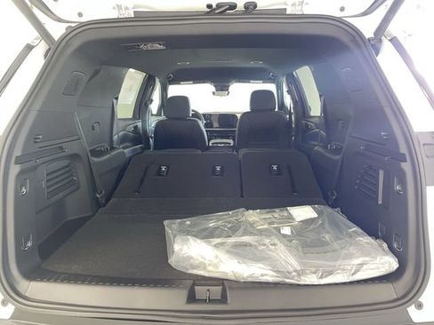 New 2026 Chevrolet Traverse LT w/ Midnight/Sport Edition AWD/4WD image 19