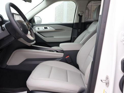 New 2026 Ford Explorer Active w/ Active Comfort Package AWD/4WD image 25