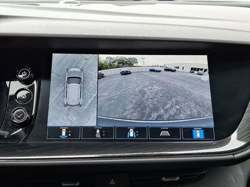 Used 2022 Buick Envision Essence w/ Technology Package I image 19