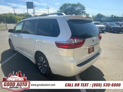 Used 2018 Toyota Sienna XLE AWD 7-Passenger (Natl) image 20