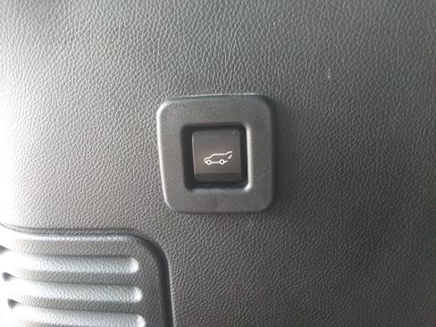 Used 2017 Ford Expedition EL XLT w/ Equipment Group 202A AWD/4WD image 9