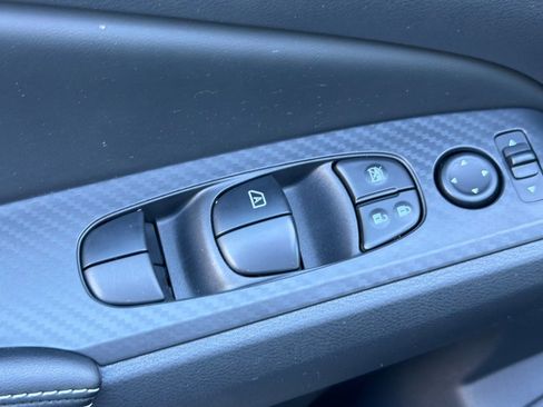 Used 2025 Nissan Altima 2.5 SV image 11