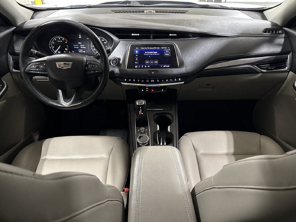 Used 2019 Cadillac XT4 Luxury w/ Cold Weather Package AWD/4WD image 10