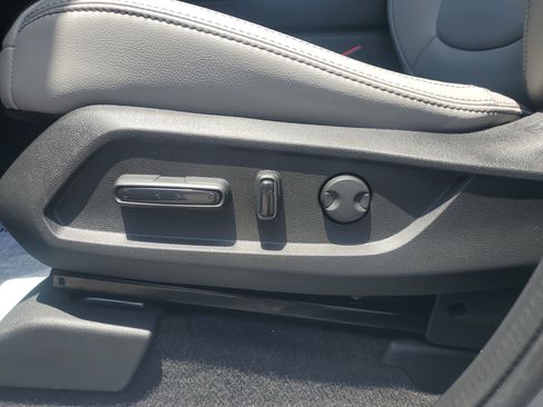 Used 2023 Honda Pilot Touring image 21