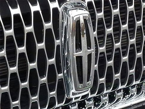 Used 2022 Lincoln Corsair AWD w/ Premium Package image 32