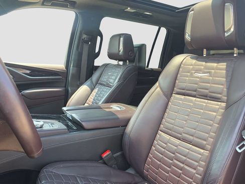 Used 2022 Cadillac Escalade ESV Sport Platinum AWD/4WD image 28