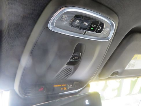 Used 2018 Volvo XC60 T6 Momentum w/ Convenience Package image 25