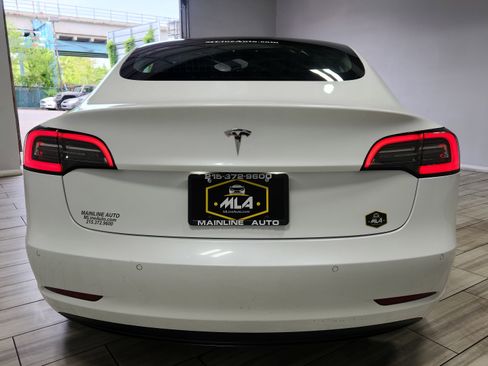 Used 2020 Tesla Model 3 Standard Range RWD image 4
