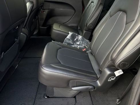 New 2026 Chrysler Pacifica Select FWD image 19