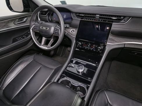 Used 2023 Jeep Grand Cherokee L Limited w/ Black Appearance Package AWD/4WD image 19