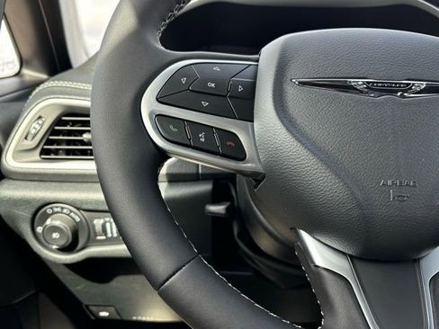 New 2026 Chrysler Pacifica Select image 30